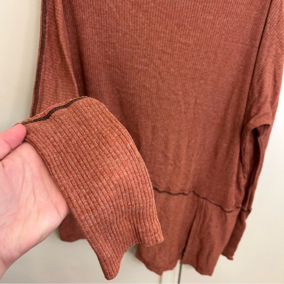 Free People Londontown Thermal Top Rust Orange Size Medium Asymmetrical Hem - Picture 4 of 9